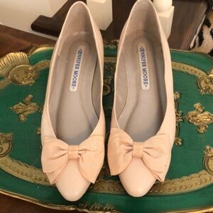 Jennifer Moore vintage Creamy pinkish small heel with Bow Detail